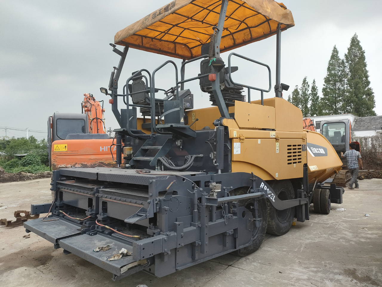 XCMG RP602L - Asfalta klājējs: foto 4 XCMG RP602L - Asfalta klājējs: foto 4