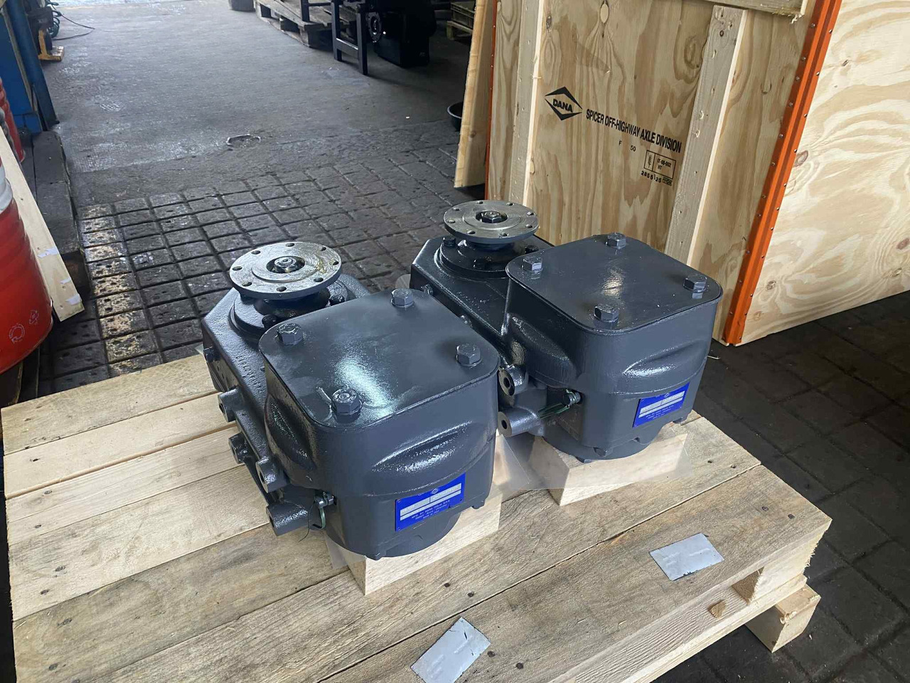 305/295 Dana Spicer - Pārnesumkārba - Celtniecības tehnika: foto 1 305/295 Dana Spicer - Pārnesumkārba - Celtniecības tehnika: foto 1