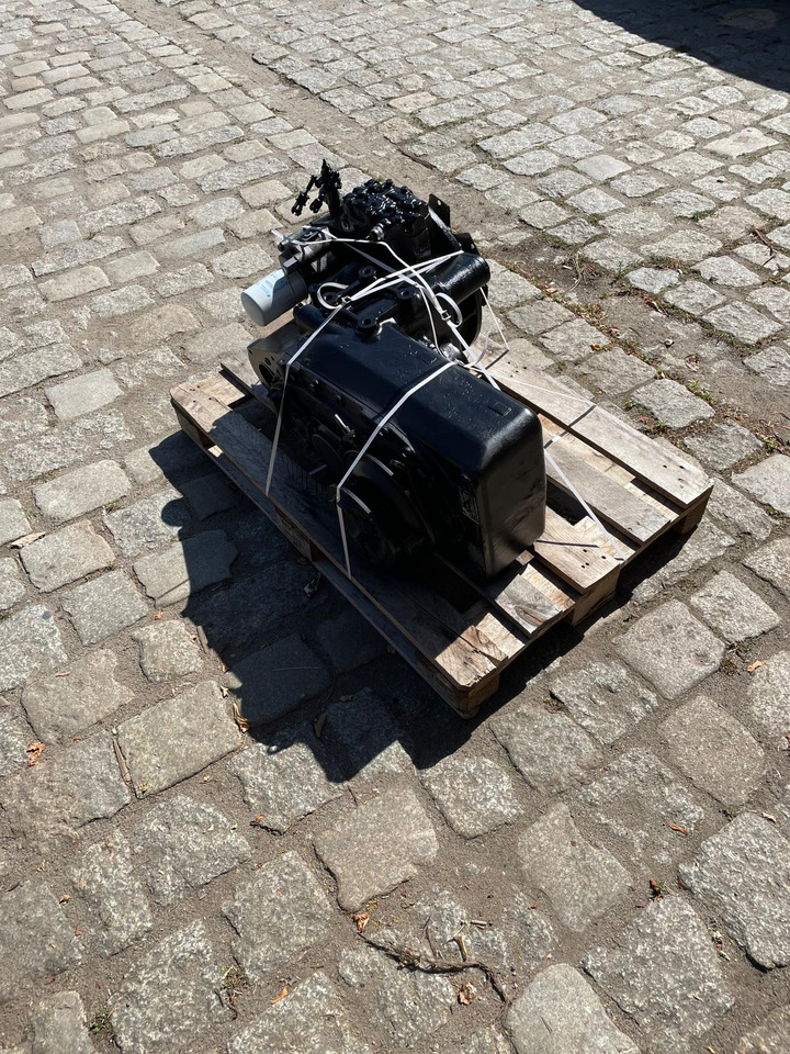 Clark Hurth 12.6HR18627-8 - Pārnesumkārba - Celtniecības tehnika: foto 2 Clark Hurth 12.6HR18627-8 - Pārnesumkārba - Celtniecības tehnika: foto 2