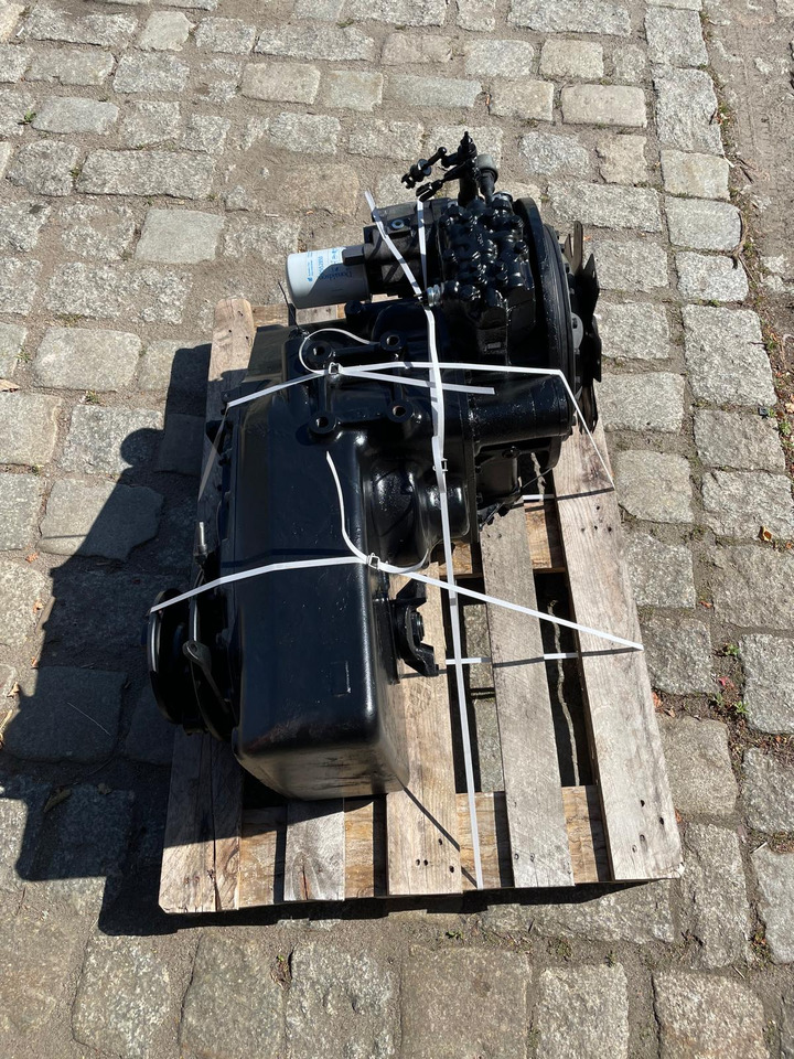 Clark Hurth 12.6HR18627-8 - Pārnesumkārba - Celtniecības tehnika: foto 1 Clark Hurth 12.6HR18627-8 - Pārnesumkārba - Celtniecības tehnika: foto 1