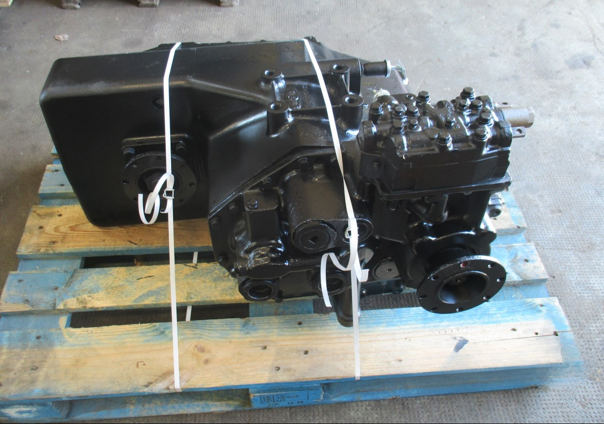 R24346-8 Clark Hurth - Pārnesumkārba - Celtniecības tehnika: foto 1 R24346-8 Clark Hurth - Pārnesumkārba - Celtniecības tehnika: foto 1