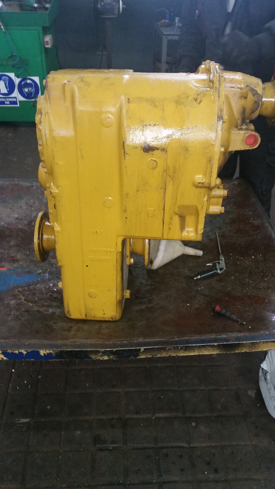 Skrzynia biegów Clark R28000 do Clark R24000, R28000, R32000, R34000, R36000 - Pārnesumkārba - Celtniecības tehnika: foto 1 Skrzynia biegów Clark R28000 do Clark R24000, R28000, R32000, R34000, R36000 - Pārnesumkārba - Celtniecības tehnika: foto 1