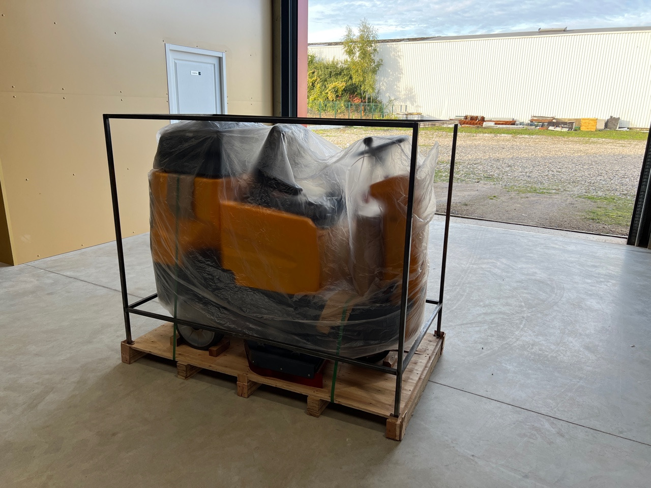 HIPPO AR-X9 - Ielu tīrīšanas mašīna: foto 4 HIPPO AR-X9 - Ielu tīrīšanas mašīna: foto 4