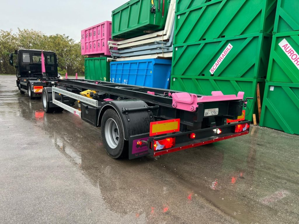 ATLAS RIMORCHIO ATLAS SCARRABILE - Multilift/ Būvgružu konteinera piekabe: foto 1 ATLAS RIMORCHIO ATLAS SCARRABILE - Multilift/ Būvgružu konteinera piekabe: foto 1