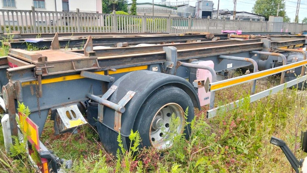 CARDI RIMORCHIO CARDI SCARRABILE PNEUMATICO - Multilift/ Būvgružu konteinera piekabe: foto 3 CARDI RIMORCHIO CARDI SCARRABILE PNEUMATICO - Multilift/ Būvgružu konteinera piekabe: foto 3