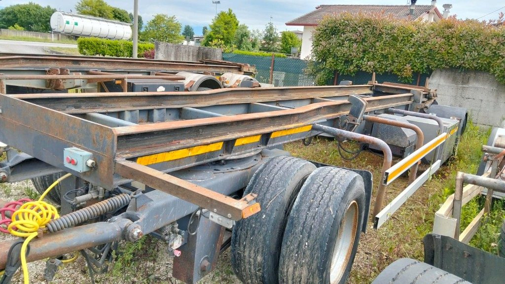 CARDI RIMORCHIO CARDI SCARRABILE PNEUMATICO - Multilift/ Būvgružu konteinera piekabe: foto 2 CARDI RIMORCHIO CARDI SCARRABILE PNEUMATICO - Multilift/ Būvgružu konteinera piekabe: foto 2