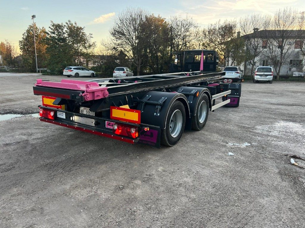 CARDI RIMORCHIO CARDI SCARRABILE RIBALTABILE - Multilift/ Būvgružu konteinera piekabe: foto 1 CARDI RIMORCHIO CARDI SCARRABILE RIBALTABILE - Multilift/ Būvgružu konteinera piekabe: foto 1