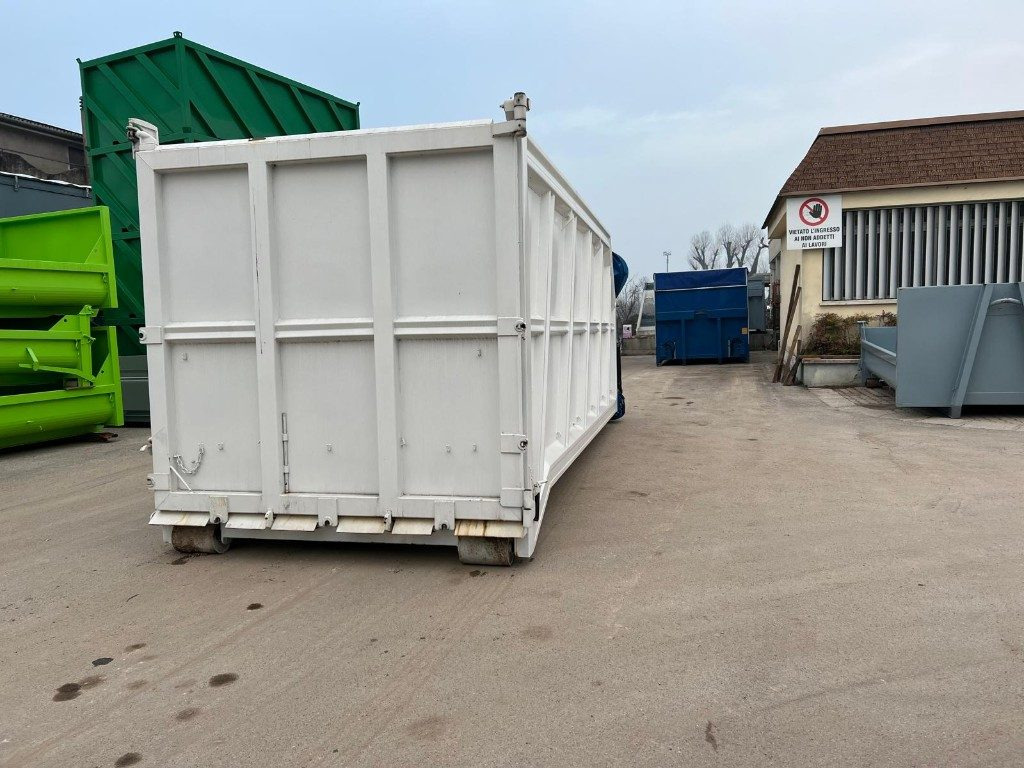 CONTAINER SCARRABILE USATO A CIELO APERTO CON GRU - Huka konteiners: foto 5 CONTAINER SCARRABILE USATO A CIELO APERTO CON GRU - Huka konteiners: foto 5
