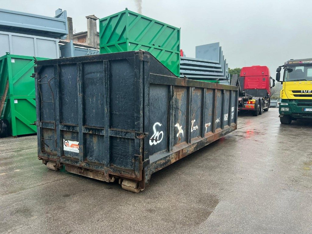 CONTAINER SCARRABILE USATO A CIELO APERTO - Huka konteiners: foto 3 CONTAINER SCARRABILE USATO A CIELO APERTO - Huka konteiners: foto 3