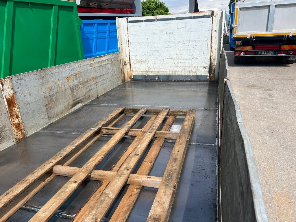 Huka konteiners CONTAINER SCARRABILE USATO A PIANALE CON SPONDE: foto 6 Huka konteiners CONTAINER SCARRABILE USATO A PIANALE CON SPONDE: foto 6
