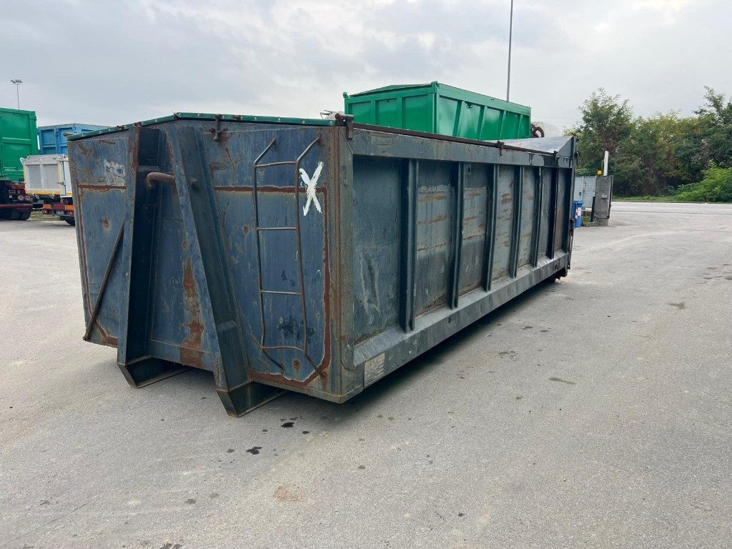 CONTAINER SCARRABILE USATO CON COPERCHIO - Huka konteiners: foto 1 CONTAINER SCARRABILE USATO CON COPERCHIO - Huka konteiners: foto 1
