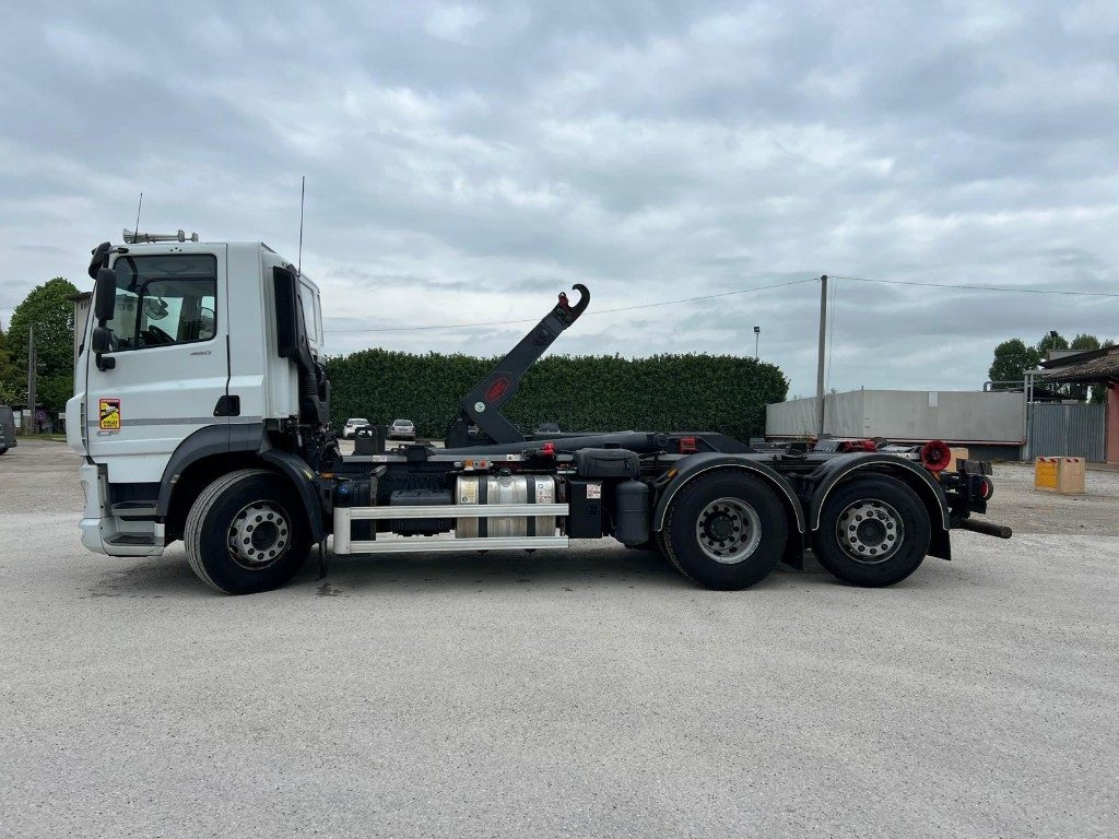 DAF CF480 SCARRABILE - Pacēlājs ar āķi: foto 2 DAF CF480 SCARRABILE - Pacēlājs ar āķi: foto 2