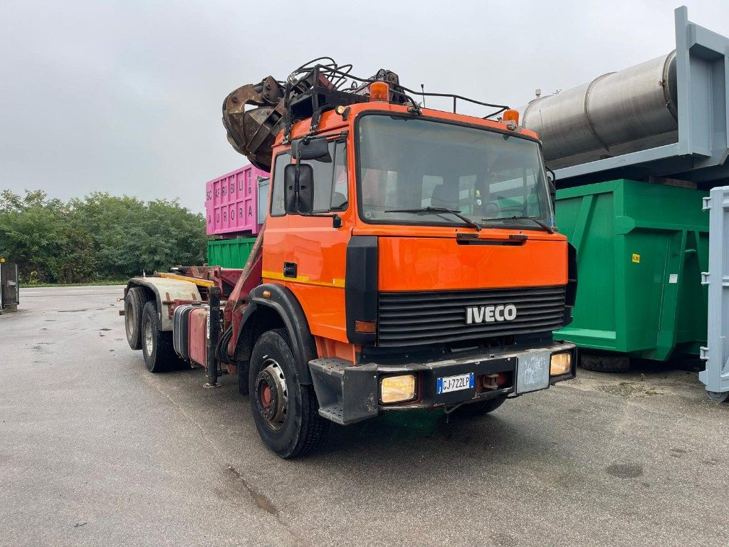 IVECO 190E26 SCARRABILE CON GRU PENZ E POLIPO - Pacēlājs ar āķi: foto 2 IVECO 190E26 SCARRABILE CON GRU PENZ E POLIPO - Pacēlājs ar āķi: foto 2