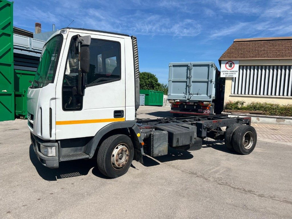 IVECO 80E15 A TELAIO - Šasija kravas automašīna: foto 5 IVECO 80E15 A TELAIO - Šasija kravas automašīna: foto 5