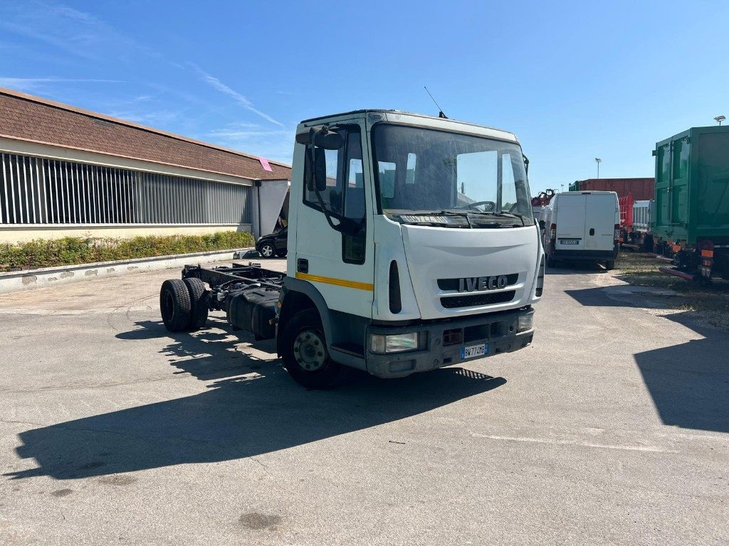 IVECO 80E15 A TELAIO - Šasija kravas automašīna: foto 2 IVECO 80E15 A TELAIO - Šasija kravas automašīna: foto 2