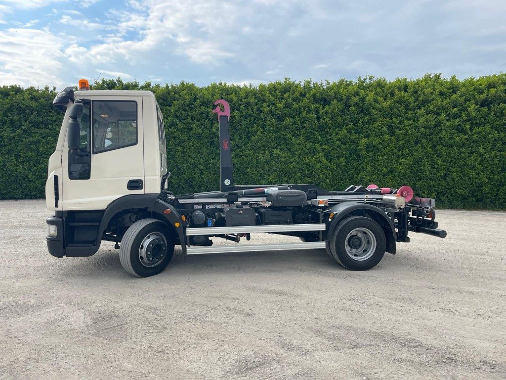 IVECO EUROCARGO 120E22 SCARRABILE - Pacēlājs ar āķi: foto 2 IVECO EUROCARGO 120E22 SCARRABILE - Pacēlājs ar āķi: foto 2