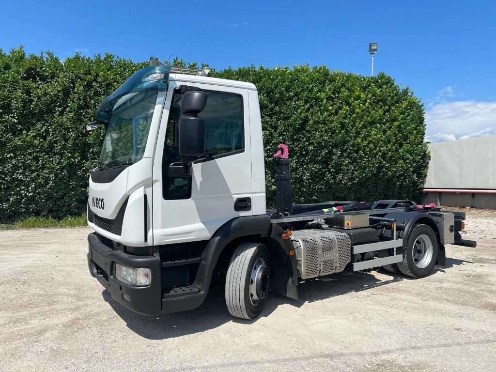 IVECO EUROCARGO 120E28 CON SCARRABILE NUOVO - Pacēlājs ar āķi: foto 1 IVECO EUROCARGO 120E28 CON SCARRABILE NUOVO - Pacēlājs ar āķi: foto 1