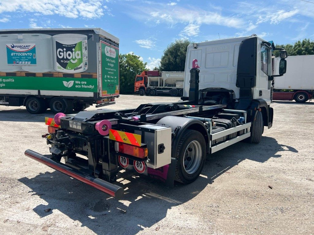 IVECO EUROCARGO 120E28 CON SCARRABILE NUOVO - Pacēlājs ar āķi: foto 5 IVECO EUROCARGO 120E28 CON SCARRABILE NUOVO - Pacēlājs ar āķi: foto 5