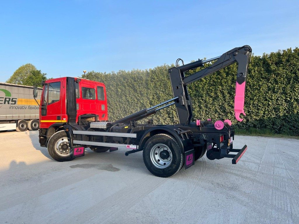 IVECO EUROCARGO 150E18K SCARRABILE - Pacēlājs ar āķi: foto 4 IVECO EUROCARGO 150E18K SCARRABILE - Pacēlājs ar āķi: foto 4