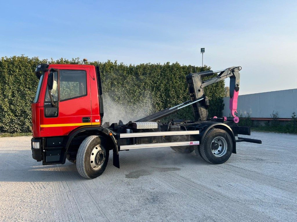 IVECO EUROCARGO 150E18K SCARRABILE - Pacēlājs ar āķi: foto 2 IVECO EUROCARGO 150E18K SCARRABILE - Pacēlājs ar āķi: foto 2