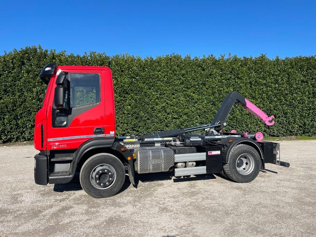 IVECO EUROCARGO 160E SCARRABILE - Pacēlājs ar āķi: foto 2 IVECO EUROCARGO 160E SCARRABILE - Pacēlājs ar āķi: foto 2