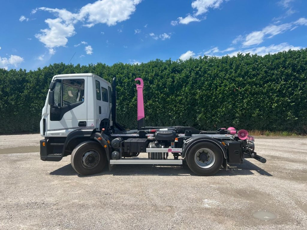 IVECO EUROCARGO 160E25 SCARRABILE - Pacēlājs ar āķi: foto 2 IVECO EUROCARGO 160E25 SCARRABILE - Pacēlājs ar āķi: foto 2