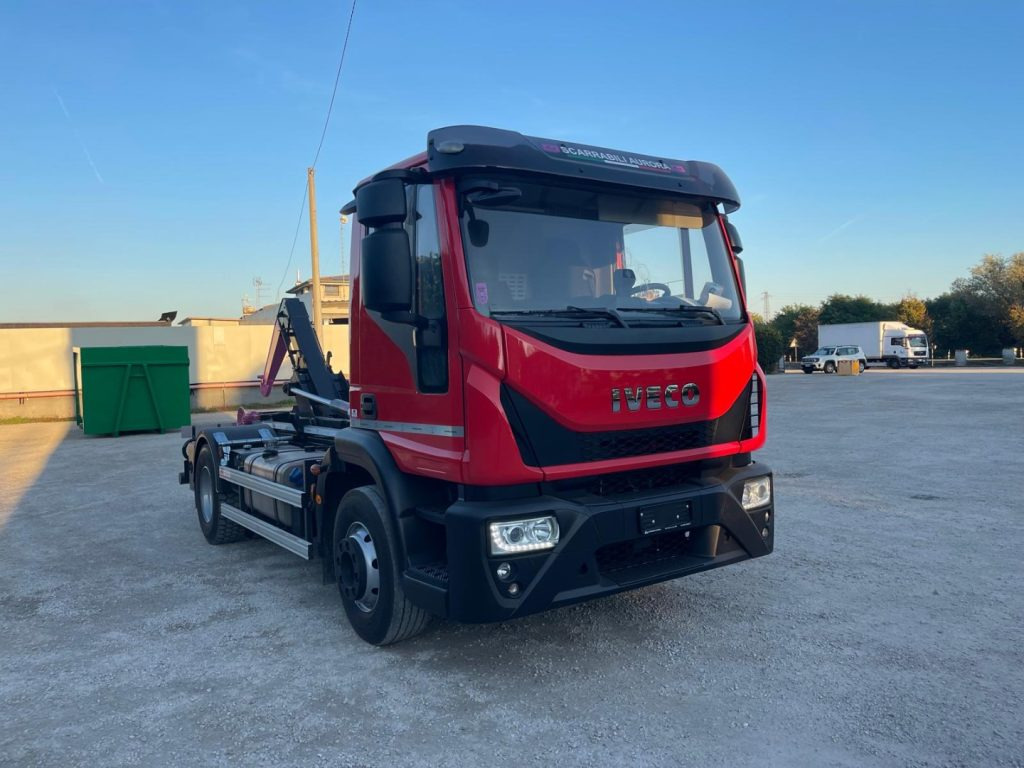 IVECO EUROCARGO 160E32 CON SCARRABILE NUOVO - Pacēlājs ar āķi: foto 3 IVECO EUROCARGO 160E32 CON SCARRABILE NUOVO - Pacēlājs ar āķi: foto 3