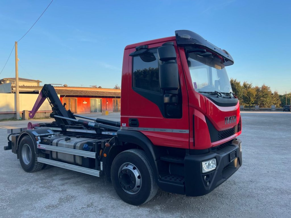IVECO EUROCARGO 160E32 CON SCARRABILE NUOVO - Pacēlājs ar āķi: foto 2 IVECO EUROCARGO 160E32 CON SCARRABILE NUOVO - Pacēlājs ar āķi: foto 2
