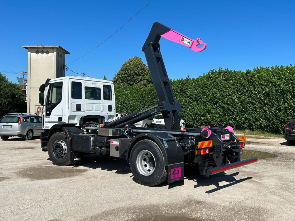 IVECO EUROCARGO 180E32K NUOVO SCARRABILE - Pacēlājs ar āķi: foto 4 IVECO EUROCARGO 180E32K NUOVO SCARRABILE - Pacēlājs ar āķi: foto 4