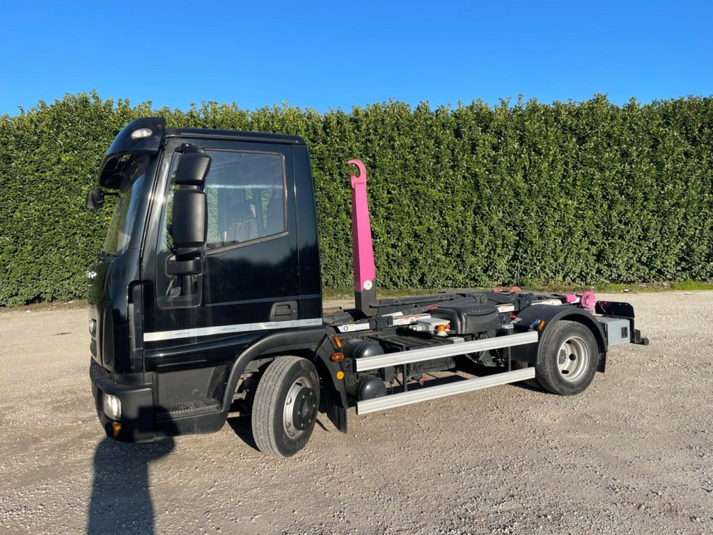 IVECO EUROCARGO 75E18 CON SCARRABILE NUOVO - Pacēlājs ar āķi: foto 3 IVECO EUROCARGO 75E18 CON SCARRABILE NUOVO - Pacēlājs ar āķi: foto 3
