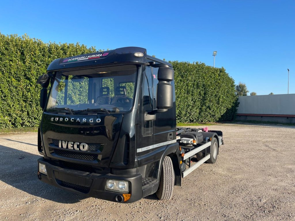 IVECO EUROCARGO 75E18 CON SCARRABILE NUOVO - Pacēlājs ar āķi: foto 2 IVECO EUROCARGO 75E18 CON SCARRABILE NUOVO - Pacēlājs ar āķi: foto 2