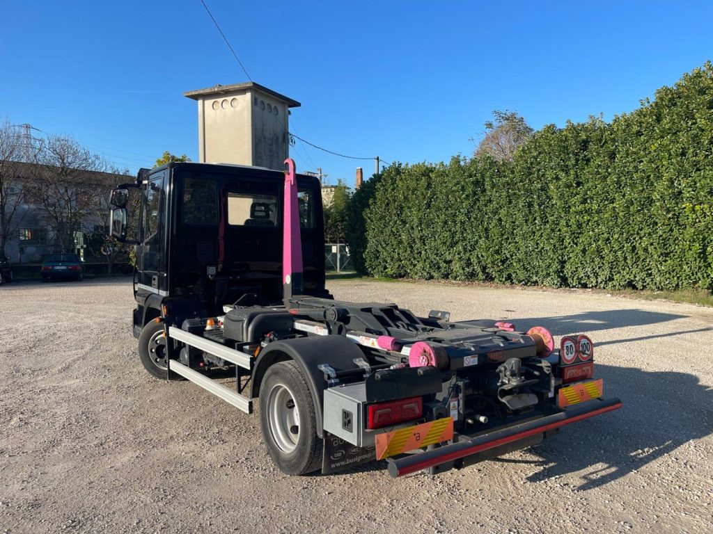 IVECO EUROCARGO 75E18 CON SCARRABILE NUOVO - Pacēlājs ar āķi: foto 5 IVECO EUROCARGO 75E18 CON SCARRABILE NUOVO - Pacēlājs ar āķi: foto 5