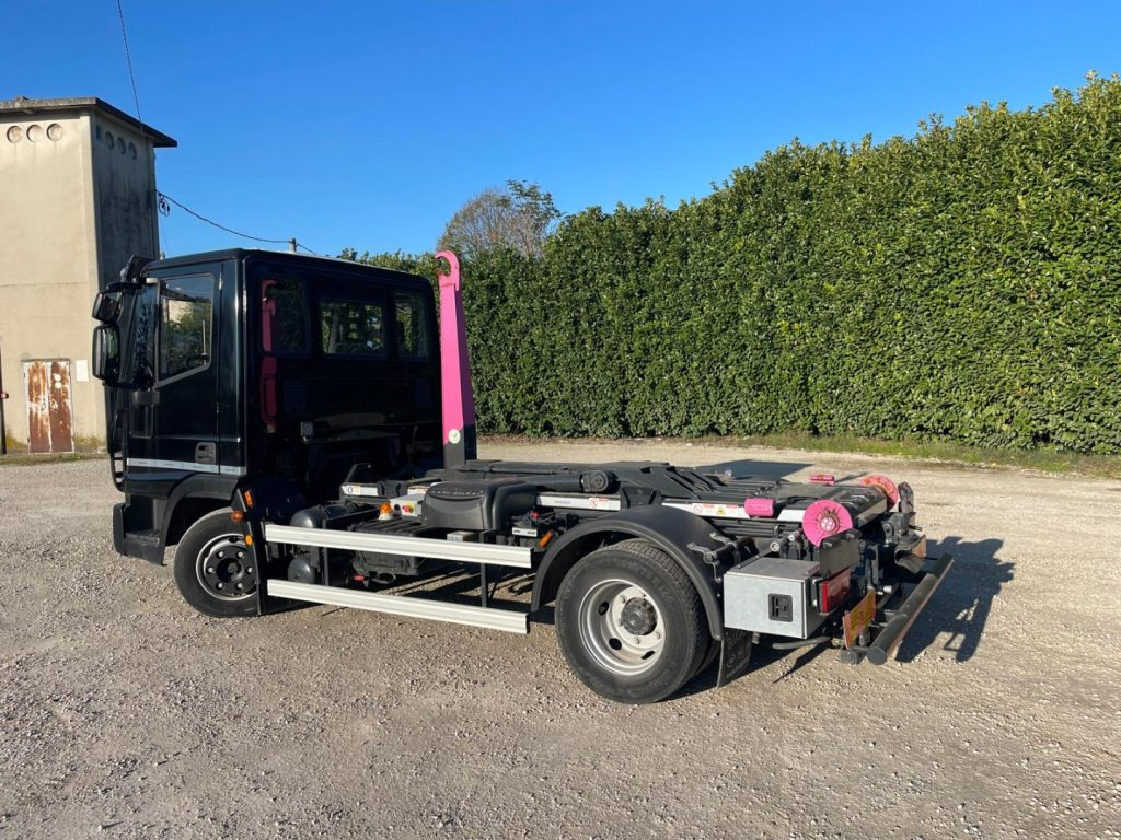IVECO EUROCARGO 75E18 CON SCARRABILE NUOVO - Pacēlājs ar āķi: foto 4 IVECO EUROCARGO 75E18 CON SCARRABILE NUOVO - Pacēlājs ar āķi: foto 4