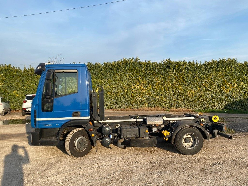 IVECO EUROCARGO 75E18 SCARRABILE - Pacēlājs ar āķi: foto 3 IVECO EUROCARGO 75E18 SCARRABILE - Pacēlājs ar āķi: foto 3