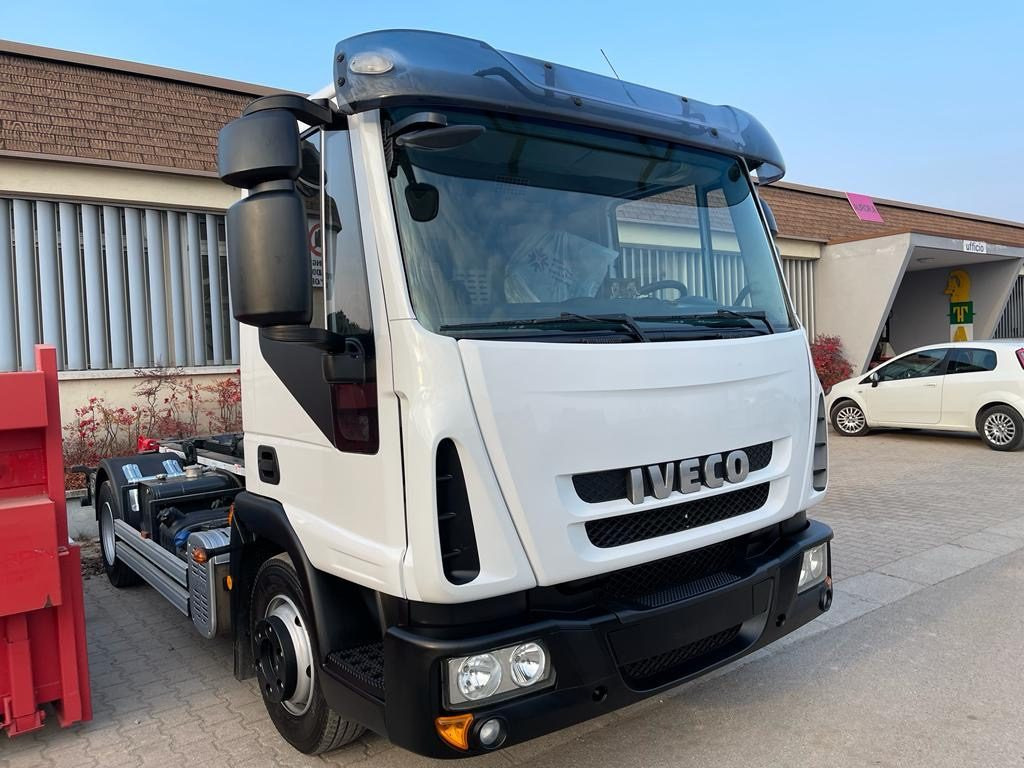 IVECO EUROCARGO 80 E18 CON IMPIANTO SCARRABILE NUO - Pacēlājs ar āķi: foto 2 IVECO EUROCARGO 80 E18 CON IMPIANTO SCARRABILE NUO - Pacēlājs ar āķi: foto 2