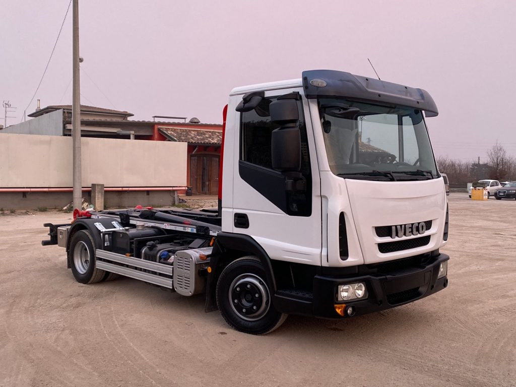 IVECO EUROCARGO 80 E18 CON IMPIANTO SCARRABILE NUO - Pacēlājs ar āķi: foto 1 IVECO EUROCARGO 80 E18 CON IMPIANTO SCARRABILE NUO - Pacēlājs ar āķi: foto 1