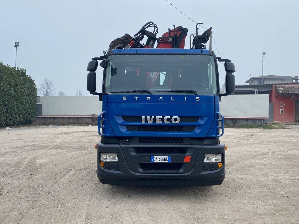 IVECO STRALIS 260.450 SCARRABILE CON GRU - Pacēlājs ar āķi, Kravas auto ar manipulatoru: foto 2 IVECO STRALIS 260.450 SCARRABILE CON GRU - Pacēlājs ar āķi, Kravas auto ar manipulatoru: foto 2