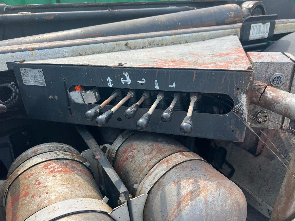 IVECO STRALIS AS260S 50Y SCARRABILE - Pacēlājs ar āķi: foto 5 IVECO STRALIS AS260S 50Y SCARRABILE - Pacēlājs ar āķi: foto 5