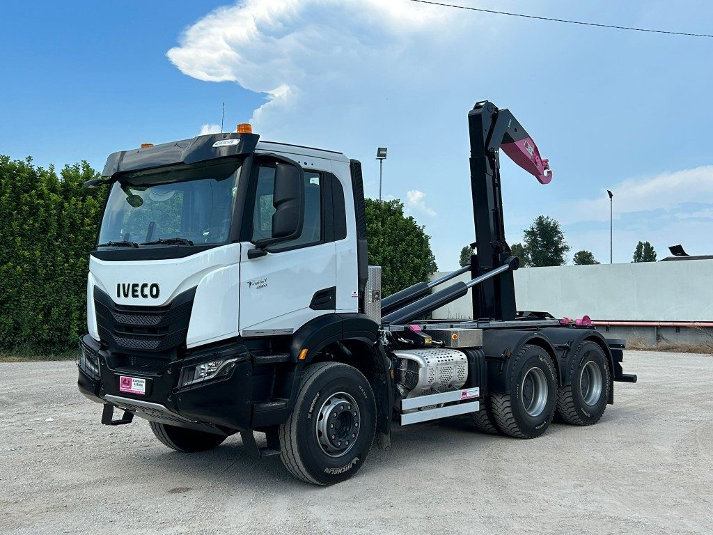 IVECO TRAKKER T-WAY AD380T NUOVO SCARRABILE - Pacēlājs ar āķi: foto 1 IVECO TRAKKER T-WAY AD380T NUOVO SCARRABILE - Pacēlājs ar āķi: foto 1