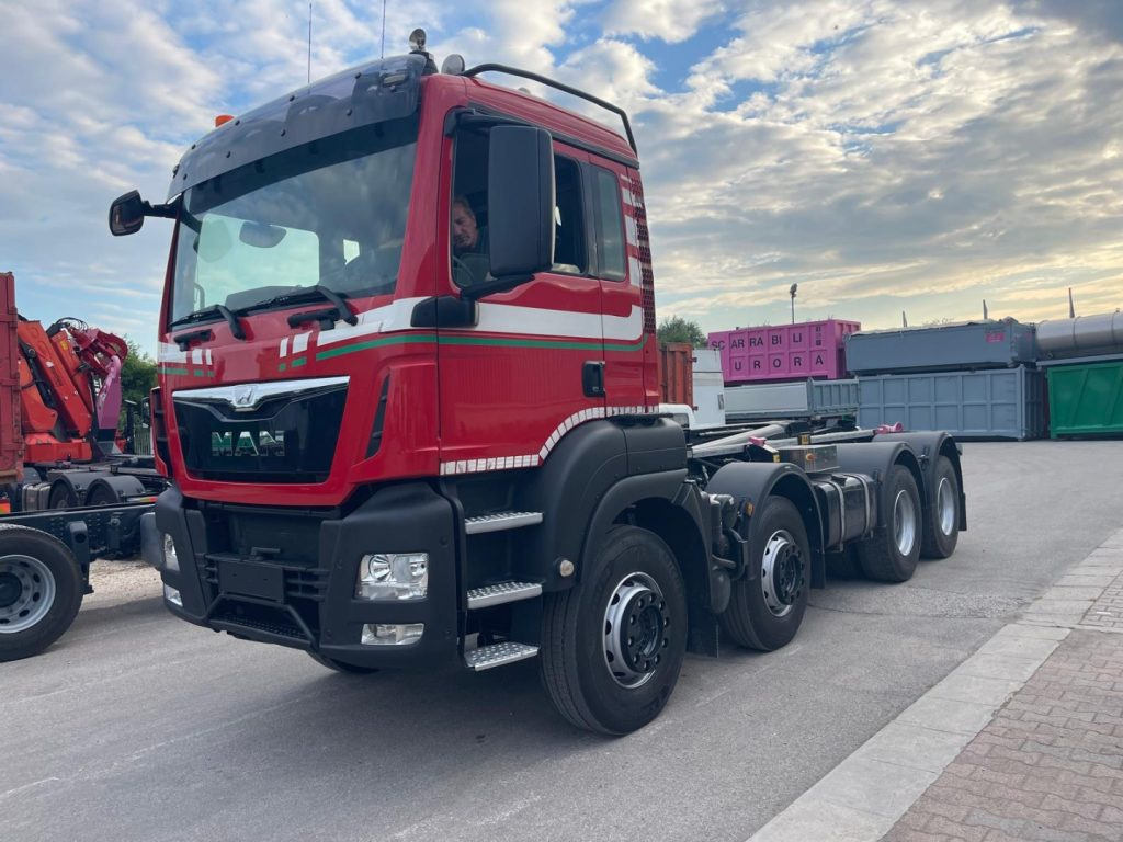 MAN TGS 41.480 SCARRABILE - Pacēlājs ar āķi: foto 1 MAN TGS 41.480 SCARRABILE - Pacēlājs ar āķi: foto 1
