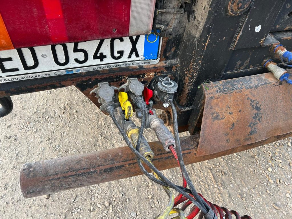 MAN TGX 26.440 SCARRABILE CON GRU - Pacēlājs ar āķi: foto 5 MAN TGX 26.440 SCARRABILE CON GRU - Pacēlājs ar āķi: foto 5