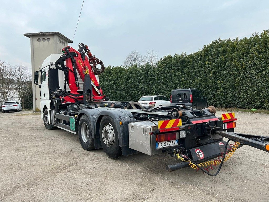 MAN TGX 26.480 SCARRABILE CON GRU - Pacēlājs ar āķi: foto 5 MAN TGX 26.480 SCARRABILE CON GRU - Pacēlājs ar āķi: foto 5