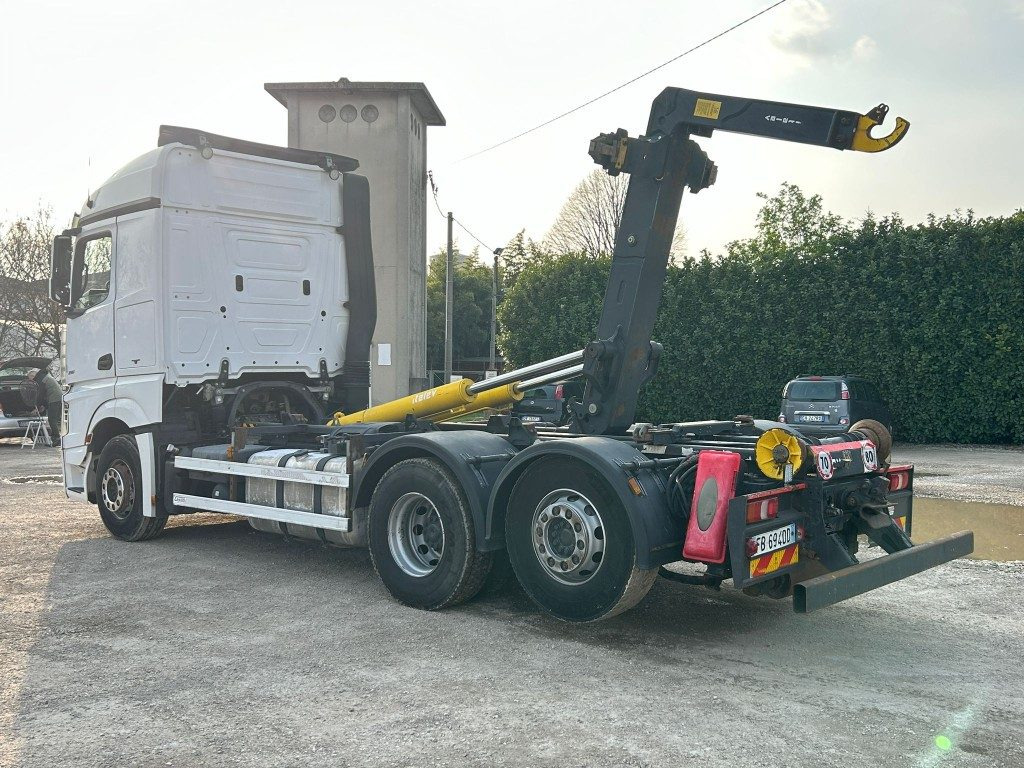 MERCEDES ACTROS 25.51 SCARRABILE - Pacēlājs ar āķi: foto 4 MERCEDES ACTROS 25.51 SCARRABILE - Pacēlājs ar āķi: foto 4