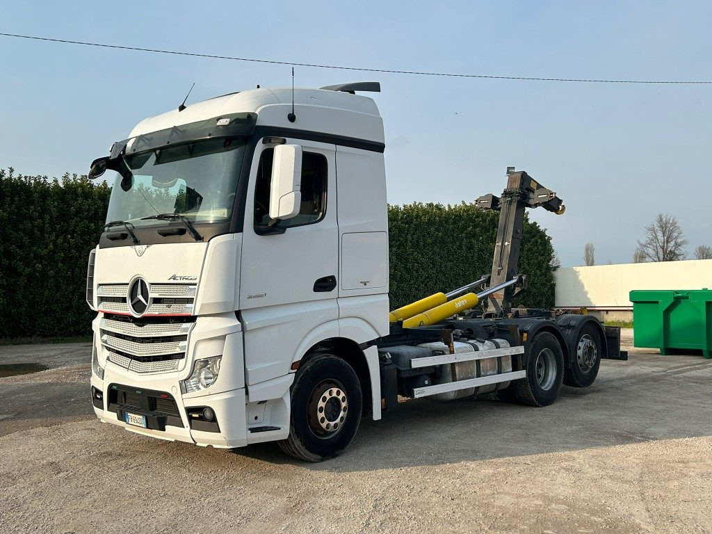 MERCEDES ACTROS 25.51 SCARRABILE - Pacēlājs ar āķi: foto 1 MERCEDES ACTROS 25.51 SCARRABILE - Pacēlājs ar āķi: foto 1