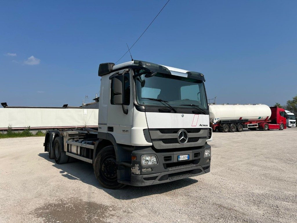 MERCEDES-BENZ MERCEDES ACTROS 25.41 SCARRABILE - Pacēlājs ar āķi: foto 2 MERCEDES-BENZ MERCEDES ACTROS 25.41 SCARRABILE - Pacēlājs ar āķi: foto 2