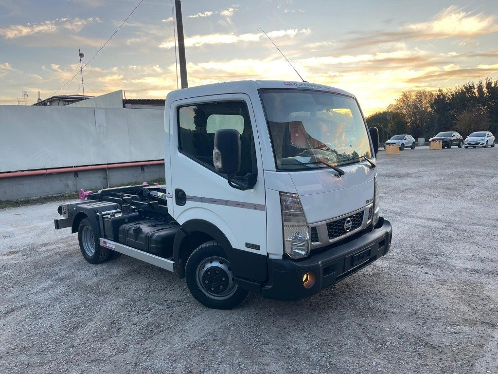 NISSAN NT400 SCARRABILE PATENTE B - Pacēlājs ar āķi: foto 3 NISSAN NT400 SCARRABILE PATENTE B - Pacēlājs ar āķi: foto 3