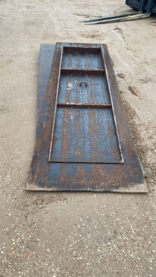 PEDANE IN FERRO PER CONTAINER - Virsbūve un ārpuse - Maināmā virsbūve/ Konteiner: foto 4 PEDANE IN FERRO PER CONTAINER - Virsbūve un ārpuse - Maināmā virsbūve/ Konteiner: foto 4