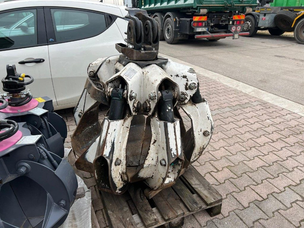 POLIPO USATO MARCA GUSELLA A 6 PALE DISASSATE - Greiferi: foto 2 POLIPO USATO MARCA GUSELLA A 6 PALE DISASSATE - Greiferi: foto 2