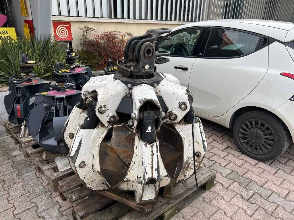 POLIPO USATO MARCA GUSELLA A 6 PALE DISASSATE - Greiferi: foto 3 POLIPO USATO MARCA GUSELLA A 6 PALE DISASSATE - Greiferi: foto 3