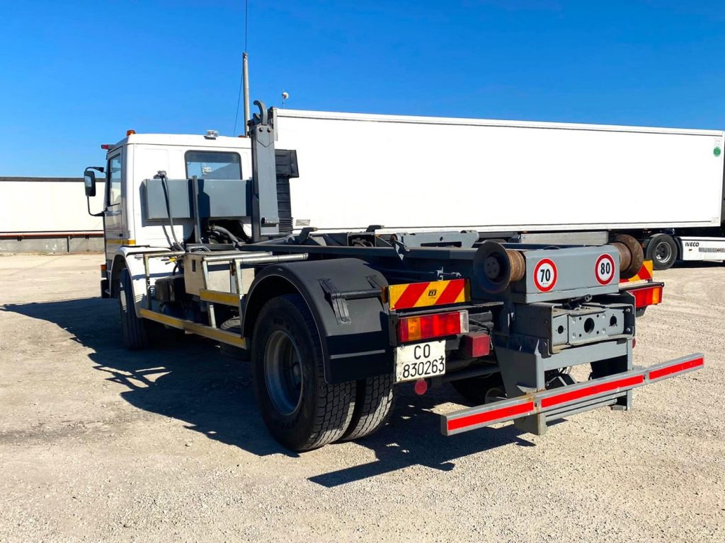 SCANIA H82 SCARRABILE BALESTRATO ANTERIORE E POSTE - Pacēlājs ar āķi: foto 5 SCANIA H82 SCARRABILE BALESTRATO ANTERIORE E POSTE - Pacēlājs ar āķi: foto 5